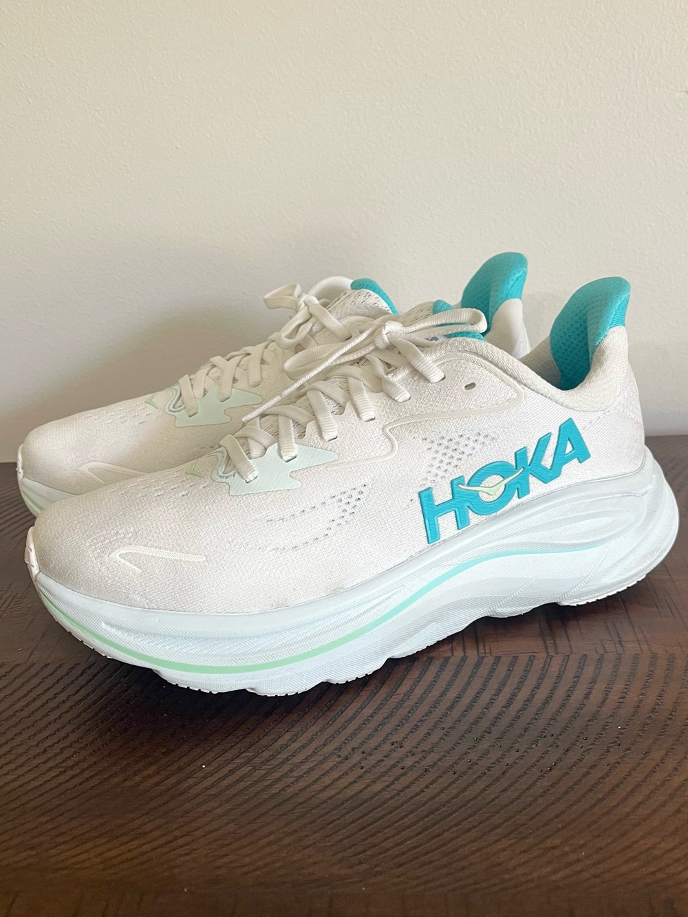 Hoka One One Clifton 10 White Cielo Blue breathable jacquard knit upper Size 9 B - Picture 8 of 14